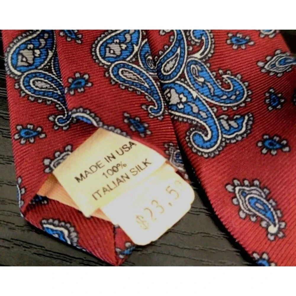 1970’s Don Loper Beverly Hills Men's Necktie 100% Italian Silk Red Paisley 56